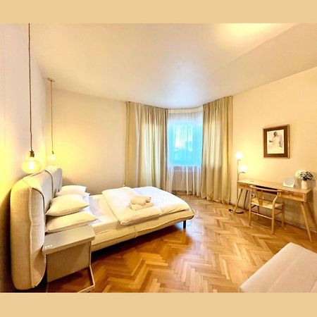 City Center Unirii Square Private Rooms With City View - Shared Amenities Бухарест Экстерьер фото